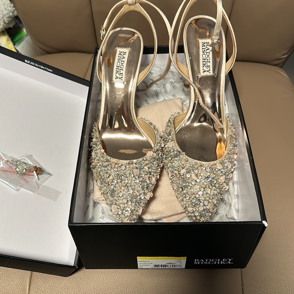 Worn once Badgley Mischka Nicolitie in nude